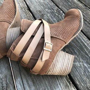 DOLCE VITA • Tan Suede Belted Booties